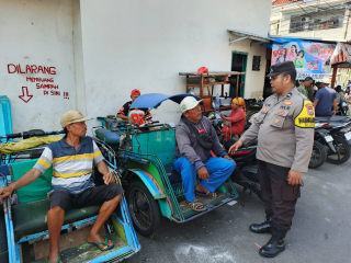 Bhabinkamtibmas Pegirian Sambang Warga Wonokusumo Jaya, Sampaikan Himbauan Kamtibmas
