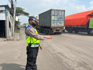 Satlantas Polres Pelabuhan Tanjung Perak Intensifkan Patroli dan Pemantauan Arus Lalu Lintas
