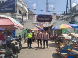 Personel Polsek Semampir Laksanakan Patroli Kamtibmas di Kawasan Wisata Religi Sunan Ampel
