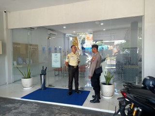 Patroli Polsek Krembangan di Bank BRI Demak, Antisipasi Kejahatan 3C dan Gangguan Kamtibmas