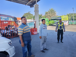 Patroli Rutin Polsek Semampir Jaga Keamanan Terminal Religi Sunan Ampel