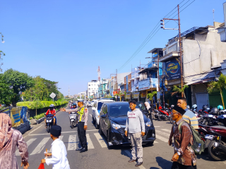 Patroli Harkamtibmas Polsek Semampir Perkuat Keamanan Kawasan Wisata Religi Sunan Ampel