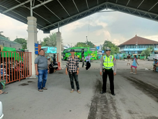 Polsek Semampir Tingkatkan Patroli Harkamtibmas di Terminal Wisata Religi Sunan Ampel