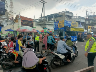 Polsek Semampir Intensifkan Patroli Harkamtibmas di Kawasan Wisata Religi Sunan Ampel