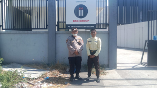 Polsek Asemrowo Patroli Dialogis di Kawasan Pergudangan Margomulyo, Antisipasi Gangguan Kamtibmas