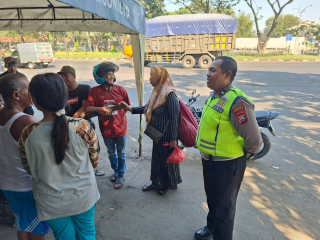 Satlantas Polres Pelabuhan Tanjung Perak Gencarkan Sosialisasi Tertib Berlalu Lintas kepada Masyarakat