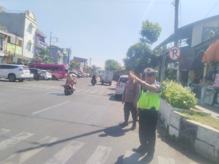 Polsek Semampir Bersama Satpol PP dan Dishub Perkuat Patroli Harkamtibmas di Kawasan SWK Nyamplungan