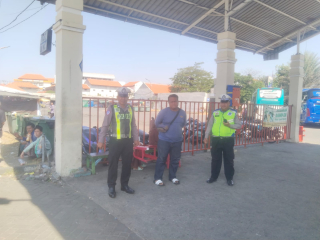 Polsek Semampir Perkuat Patroli Harkamtibmas di Terminal Bus Ampel, Antisipasi Gangguan Keamanan