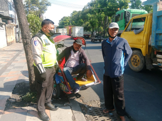 Satlantas Polres Pelabuhan Tanjung Perak Gencarkan Sosialisasi Tertib Berlalu Lintas kepada Masyarakat