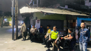 Polsek Semampir Patroli Harkamtibmas di Jalan Bulaksari, Antisipasi Tawuran dan Balap Liar