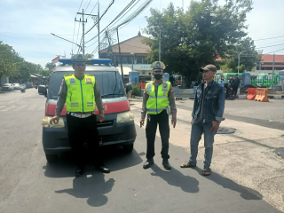 Polsek Semampir dan Dishub Patroli Harkamtibmas di Penyeberangan Terminal Wisata Religi Sunan Ampel