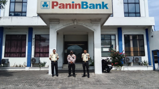 Polsek Asemrowo Patroli Objek Vital Bank Panin, Perkuat Sinergi dengan Karyawan