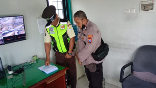 Polsek Asemrowo Patroli Objek Vital PLN Tambak Langon, Perkuat Sinergi dengan Petugas Keamanan