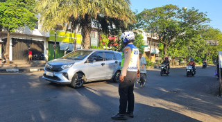 Satlantas Polres Pelabuhan Tanjung Perak Gelar Patroli dan Penindakan Pelanggaran Rambu Larangan