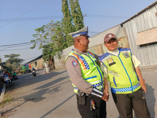 Satlantas Polres Pelabuhan Tanjung Perak Gencarkan Sosialisasi Tertib Berlalu Lintas kepada Masyarakat