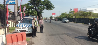 Polsek Krembangan Intensifkan Patroli Lalu Lintas di Jalan Kalianak, Antisipasi 3C dan Kendaraan Lawan Arus