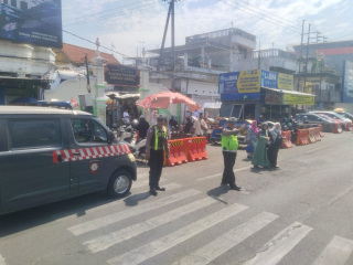 Polsek Semampir Intensifkan Patroli Harkamtibmas di Kawasan Wisata Religi Sunan Ampel