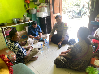 Bhabinkamtibmas Wonokusumo Pererat Kemitraan dengan Warga Melalui Cangkrukan dan Dialogis Kamtibmas