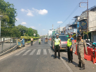 Polsek Semampir dan Satpol PP Gelar Patroli Harkamtibmas di Kawasan Religi Sunan Ampel