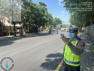 Satlantas Polres Pelabuhan Tanjung Perak Intensifkan Patroli dan Pengaturan Arus Lalu Lintas di Sejumlah Titik Strategis