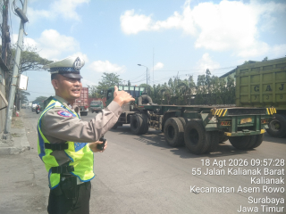 Satlantas Polres Pelabuhan Tanjung Perak Patroli dan Pantau Arus Lalu Lintas di Sejumlah Titik