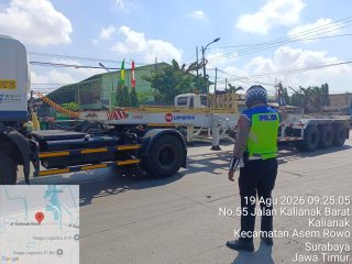 Satlantas Polres Pelabuhan Tanjung Perak Patroli dan Pantau Arus Lalu Lintas di Sejumlah Titik
