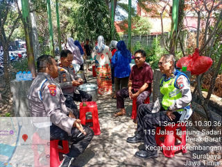 Polsek Krembangan Sambangi Ketua RW dan Warga Perak Barat, Sampaikan Imbauan Kamtibmas