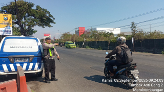 Polsek Krembangan Pantau Arus Lalu Lintas di Jalan Kalianak