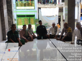 Bhabinkamtibmas Bulak Sampaikan Pesan Kamtibmas Usai Sholat Jumat di Masjid Baitul Ghofur