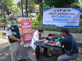 Satlantas Polres Pelabuhan Tanjung Perak Gelar Bakti Kesehatan Sambut HUT Lalu Lintas ke-71