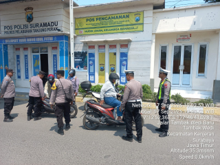 Polsek Kenjeran Bersama Polres Pelabuhan Tanjung Perak dan Satpol PP Gelar Pemeriksaan Kendaraan di Pos Suramadu