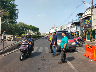 Polsek Semampir Patroli Harkamtibmas di Kawasan Religi Sunan Ampel, Antisipasi 3C dan Kenakalan Remaja