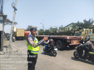 Satlantas Polres Tanjung Perak Rutin Patroli dan Pantau Arus Lalu Lintas di Sejumlah Titik