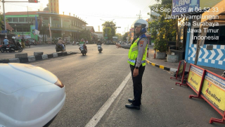 Satlantas Polres Tanjung Perak Patroli dan Tindak Pelanggaran Rambu Larangan di Kalianak dan Karang Tembok