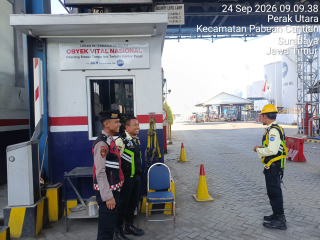 Sat Samapta Polres Tanjung Perak Patroli Rutin di PT AKR Corporindo, Pastikan Situasi Aman
