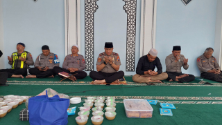 Polsek Pabean Cantikan Gelar Binrohtal Kamisan, Dilanjutkan Syukuran HUT Fungsi Lalu Lintas