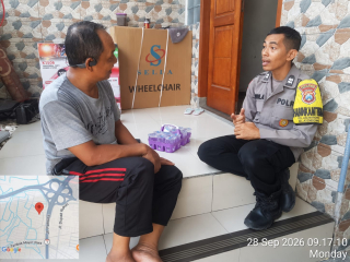 Bhabinkamtibmas Asemrowo Sambang Ketua RW, Sampaikan Pesan Kamtibmas dan Antisipasi Curanmor
