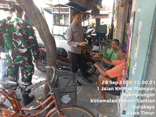 Bhabinkamtibmas Nyamplungan Sambang Warga di KH Mas Mansyur, Sampaikan Pesan Kamtibmas