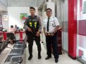 Satsabhara Polres Tanjung Perak Laksanakan Pengamanan & Pengawalan di Kantor Bank