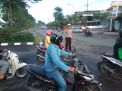 Satlantas Polres Tanjung Perak Lakukan Pengaturan Pagi Cegah Kemacetan