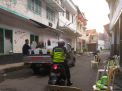 Babinkamtibmas Bongkaran Kawal Distribusi Logistik Pemilu di TPS