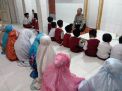 Panit Binmas Polsek Semampir Nongkrong Bareng Murid-Murid SD
