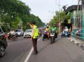 Polsek Asemrowo Beri Pelayanan Masyarakat Melalui Pengaturan Pagi