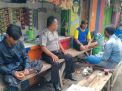 Babinkamtibmas Kedung Cowek Sambang Warga Sukolilo, Sosialisasikan SPKT Door To Door