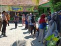 Polsek Asemrowo Kawal Kegiatan Pasar Murah