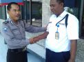 Babinkamtibmas Tambak Sarioso Patroli Dialogis di Pergudangan Margomulyo