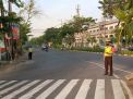 Unit Lantas Polsek Krembangan Atur Lalu Lintas Pagi, Cegah Kemacetan
