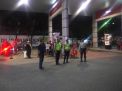 Polsek Semampir Gelar Patroli Malam di SPBU, Sampaikan Himbauan Waspada Kriminalitas