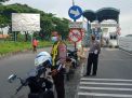 Satlantas Polres Tanjung Perak Lakukan Pemantauan Antisipasi Pengendara Sepeda Onthel Masuk Tol Suramadu