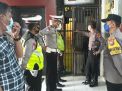Polsek Asemrowo Pantau Kesehatan Tahanan, Antisipasi Kemungkinan Penyelundupan Barang Terlarang